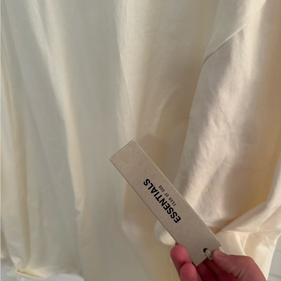 Essentials Long Sleeve - Picture 2 of 3